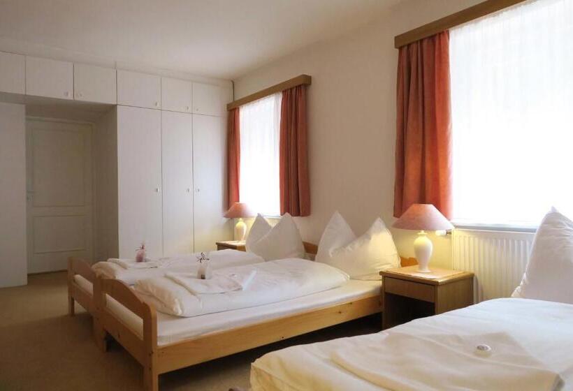 اتاق استاندارد سه نفره, Horský Pension Gendorf