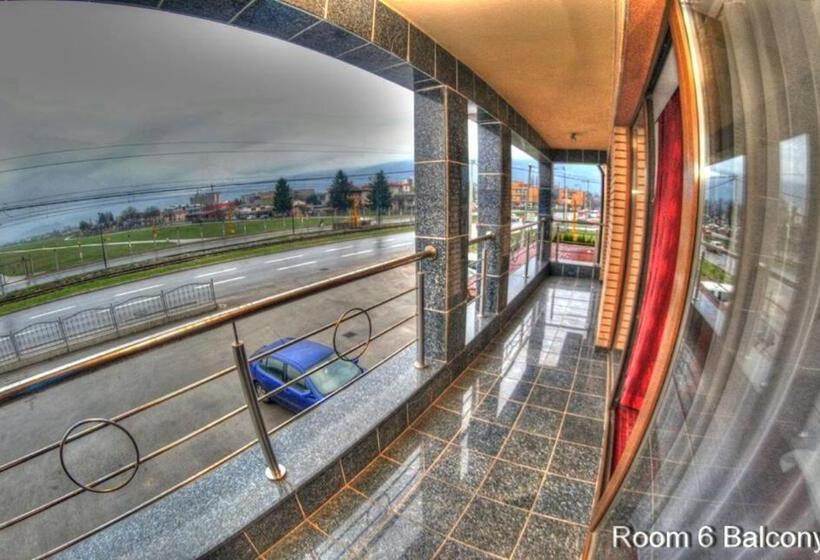 اتاق لوکس با بالکن, Motel Bella Italia