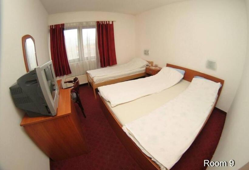 اتاق کلاسیک سه تخته, Motel Bella Italia