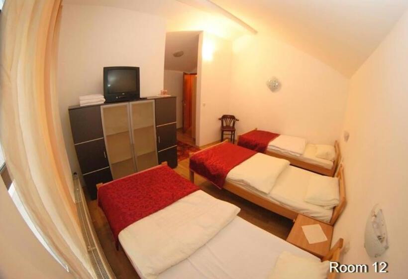 اتاق کلاسیک سه تخته, Motel Bella Italia