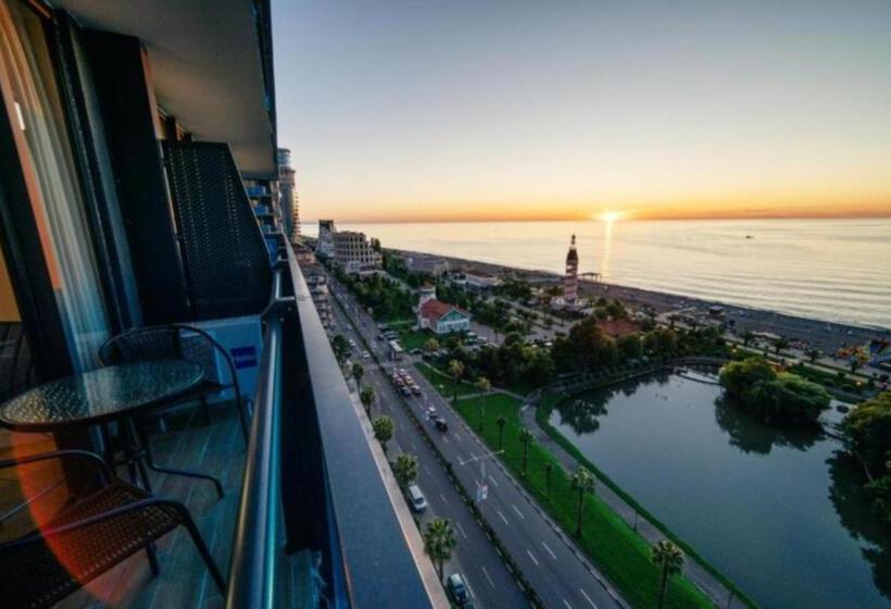 استودیوی سوپریور, Orbi Citi Black Sea View Apart
