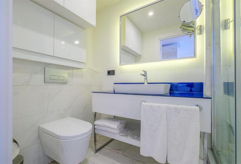 استودیوی سوپریور, Orbi Citi Black Sea View Apart