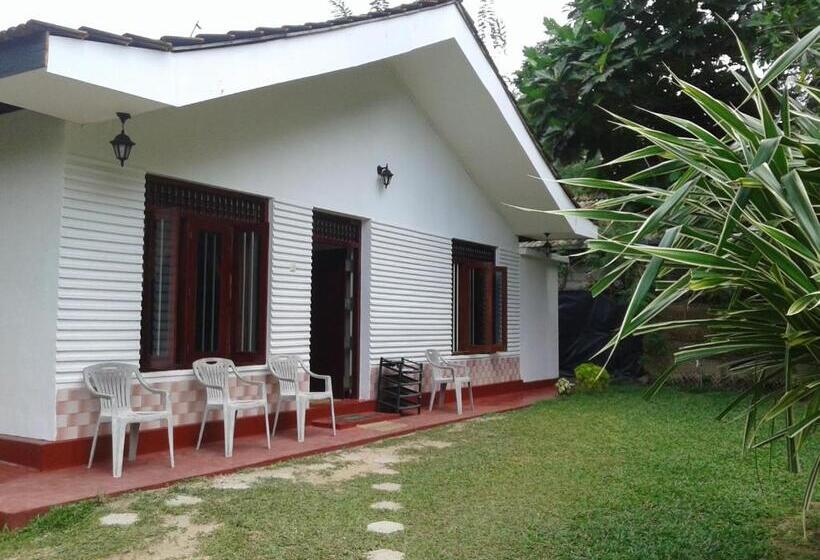 اتاق لوکس, Family Guest House