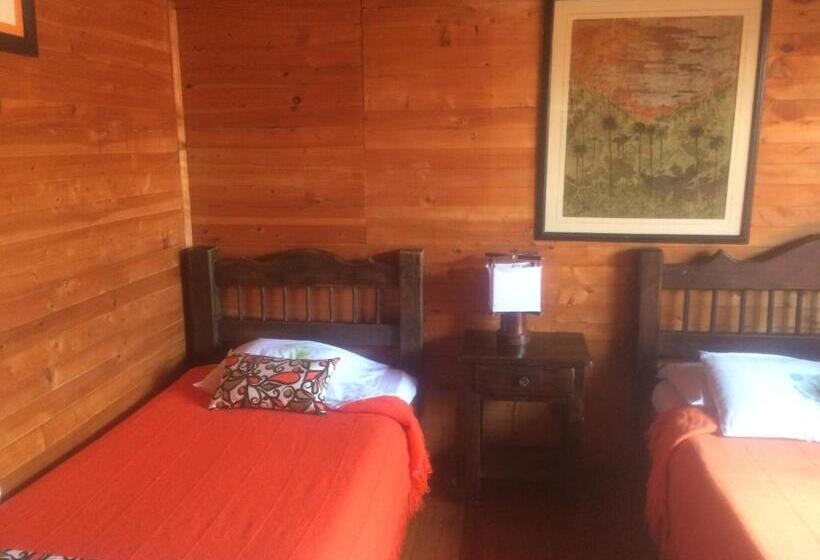 اتاق استاندارد سه نفره, Hostal El Zafiro Del Café
