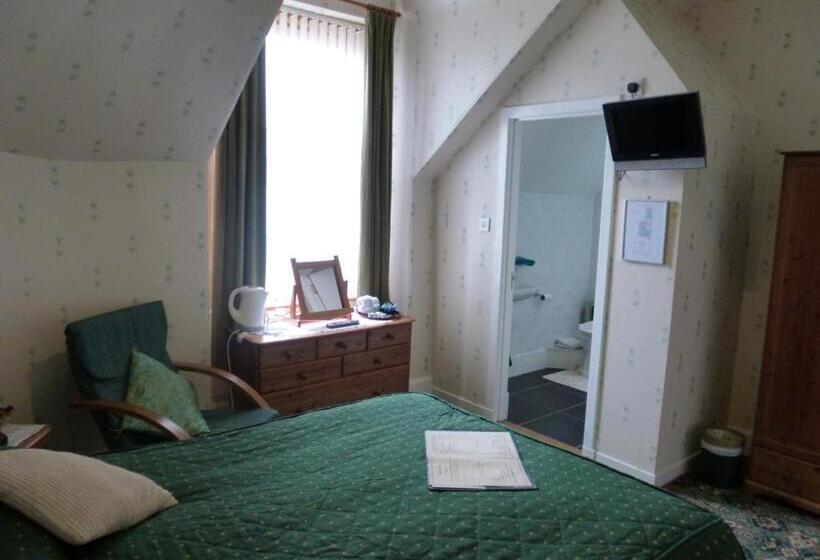 Семейный Номер, Macdonald House
