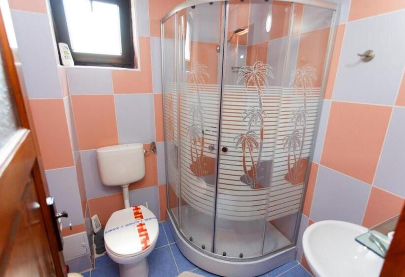اتاق استاندارد چهار تخته, Vila Sandra