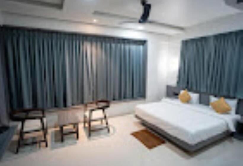 Номер Deluxe Кровать Кинг, Oberon Solapur