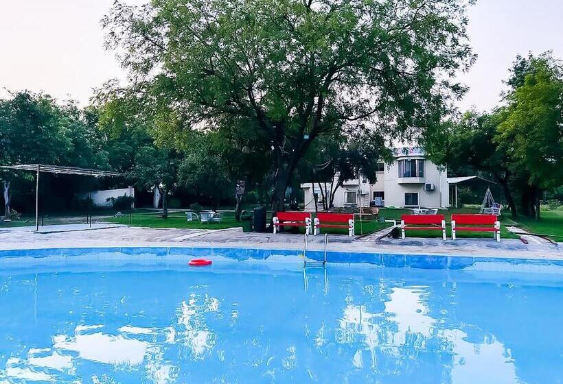 Вилла с 1 спальней и бассейном, Willow Farm   Sohna  Gurgoan Road