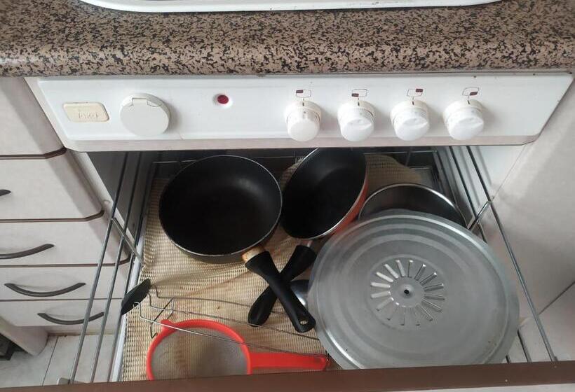 اتاق استاندارد با سرویس بهداشتی مشترک, Habitacion Privada Triple Toledo