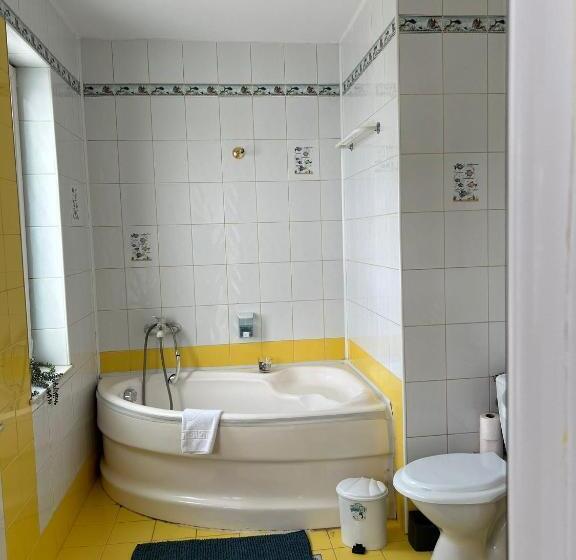غرفة قياسية ثلاثية, Ambra Room S