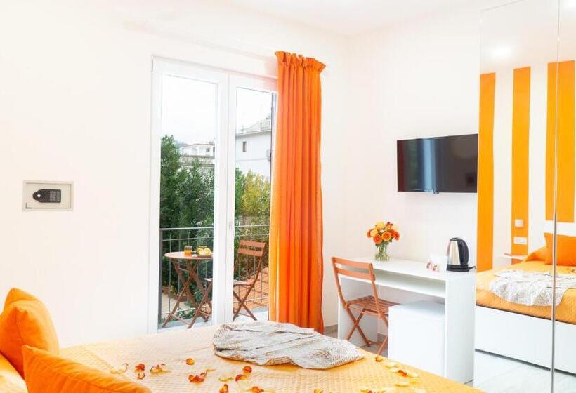 Номер Стандарт Вид на Бассейн, Summer Colors Rooms & Apartments