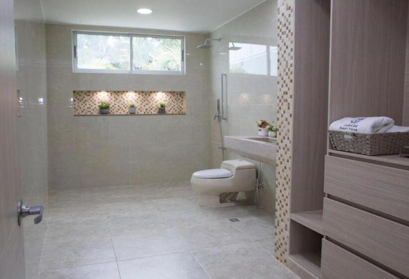 Quarto Estandar, Casa Romero