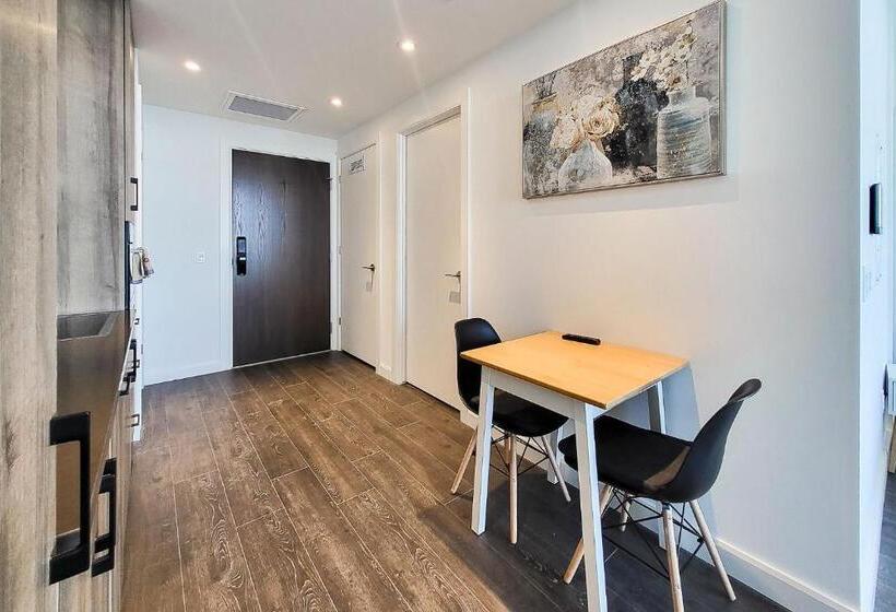 Студио Стандарт с Террасой, Downtown Kitchener Modern Condo