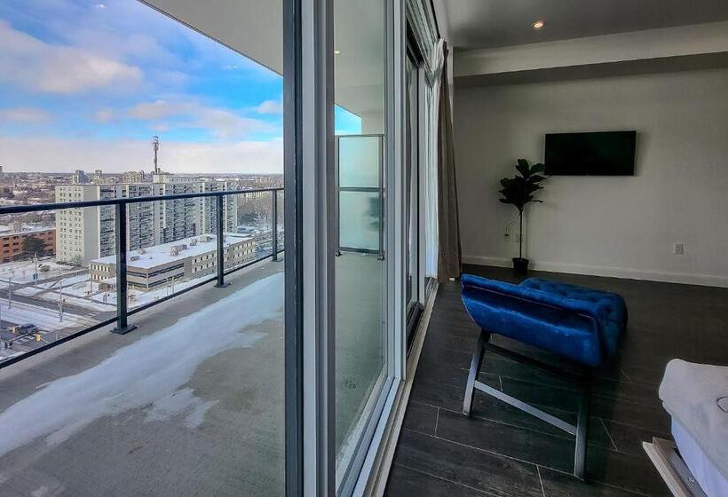 Студио Стандарт с Террасой, Downtown Kitchener Modern Condo