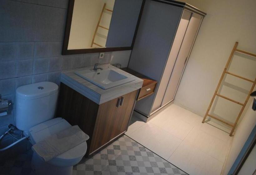 Номер Стандарт Вид на Бассейн, Ketut Joglo Guest House
