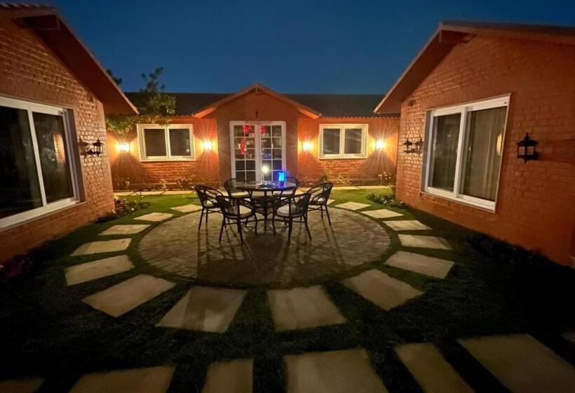 Вилла с 1 спальней и бассейном, Sukriti Farmhouse, Cottage Theme Stay In Ncr