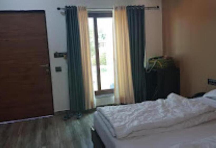 Номер Deluxe, Jimira Resort , Shivrajpur