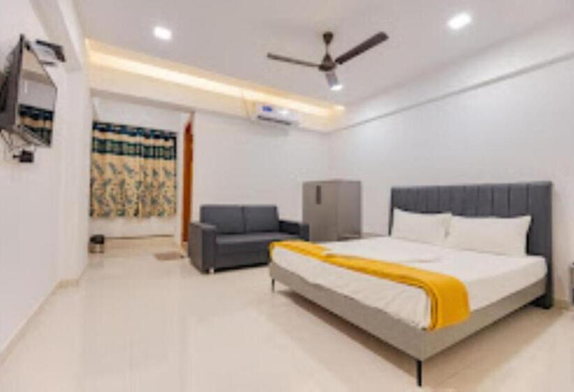 Номер Deluxe, Lennox Hotel , Surat