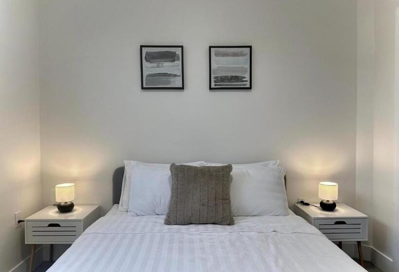 סוויטה משפחתית, Blissful Stay In Surrey Suite 2