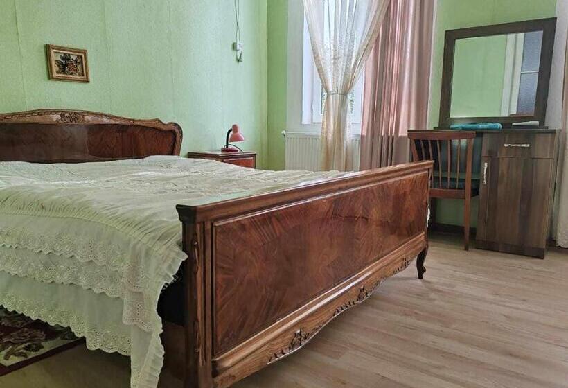 اتاق استاندارد, Georgian House