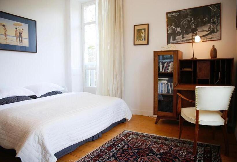 1 Bedroom Apartment River View, Château De Penfrat
