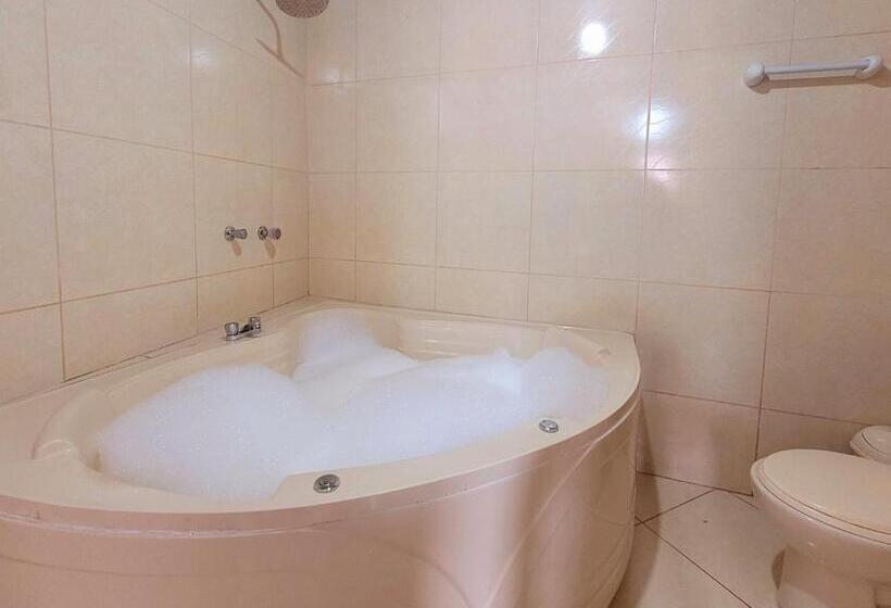 سوییت جونیور با بالکن, Illari Wari Ii Hotel Sauna