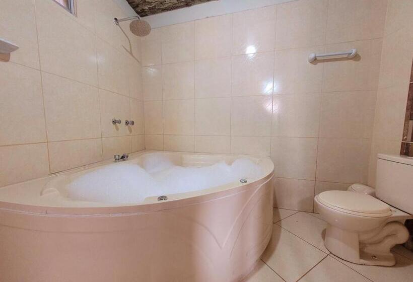 سوییت جونیور با بالکن, Illari Wari Ii Hotel Sauna