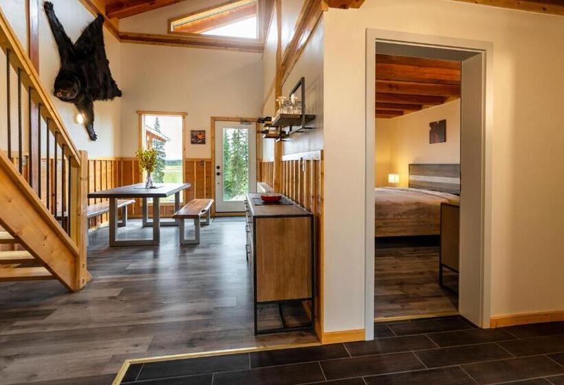 标准平房, Red Cariboo Resort