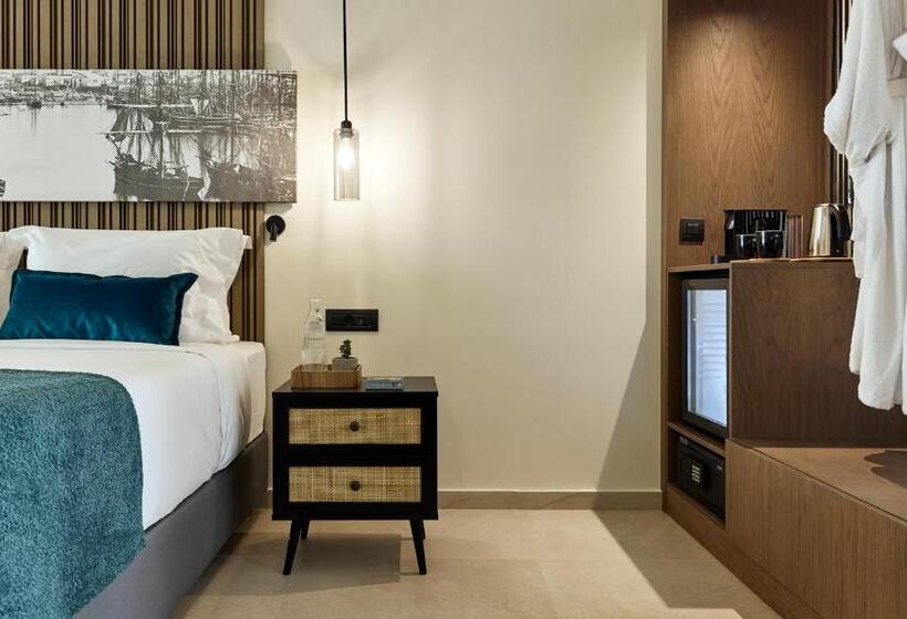 , Athenarum Portus Life & Style
