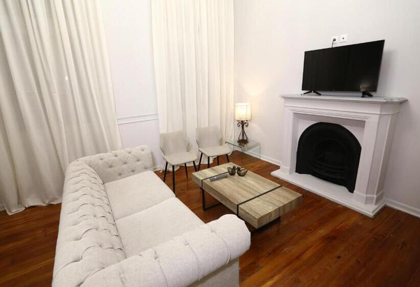 جناح ديلوكس, 1900 Athenian House