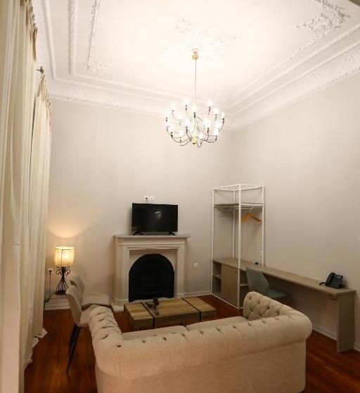 جناح ديلوكس, 1900 Athenian House
