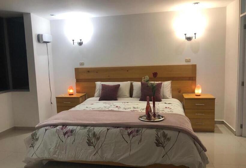 سوئیت با تخت بزرگ, Cb Cajamarca Huacariz