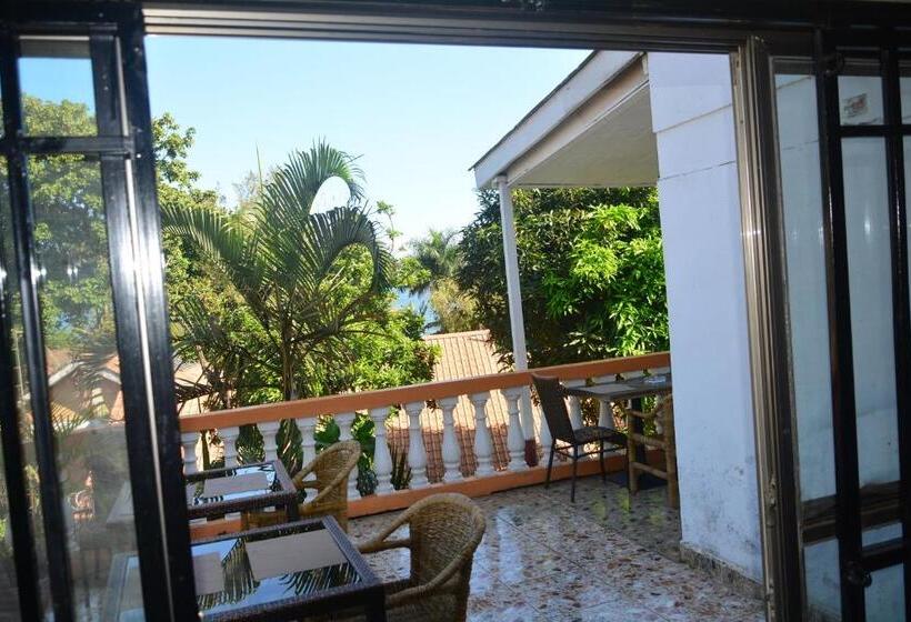 اتاق لوکس, Lakeshore Bed And Breakfast