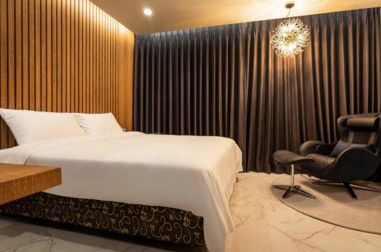 اتاق استاندارد, For You Self Service Motel