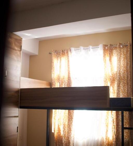 تختخواب در اتاق مشترک, The Secondfloor Gangtok
