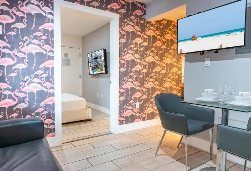 Люкс, Waterside Hotel And Suites
