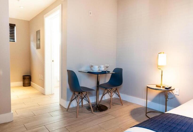 Студия Стандарт, Waterside Hotel And Suites