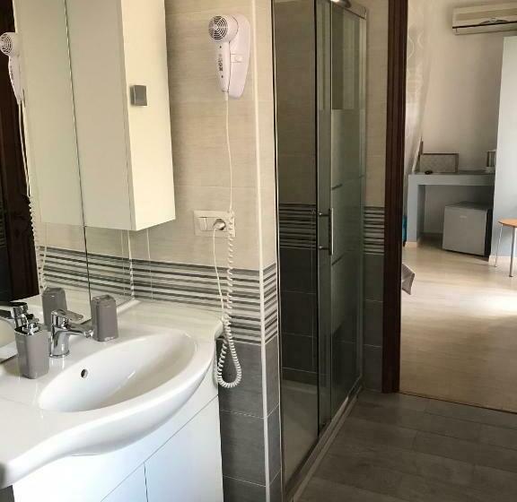 Трехместный Номер Стандарт с Балконом, Bella Vita Guesthouse  Parcheggio Privato Interno