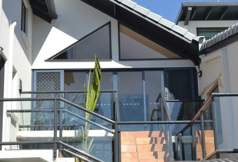 آپارتمان 3 خوابه با چشم‌انداز دریا, Byron Bay Beachfront Apartments
