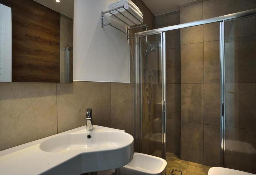 اتاق لوکس, Embassy Hotel & Spa