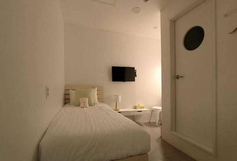 اتاق استاندارد یک نفره, Hostel Haru