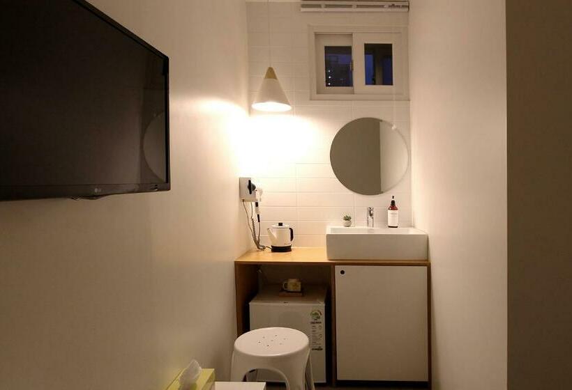 اتاق استاندارد یک نفره, Hostel Haru