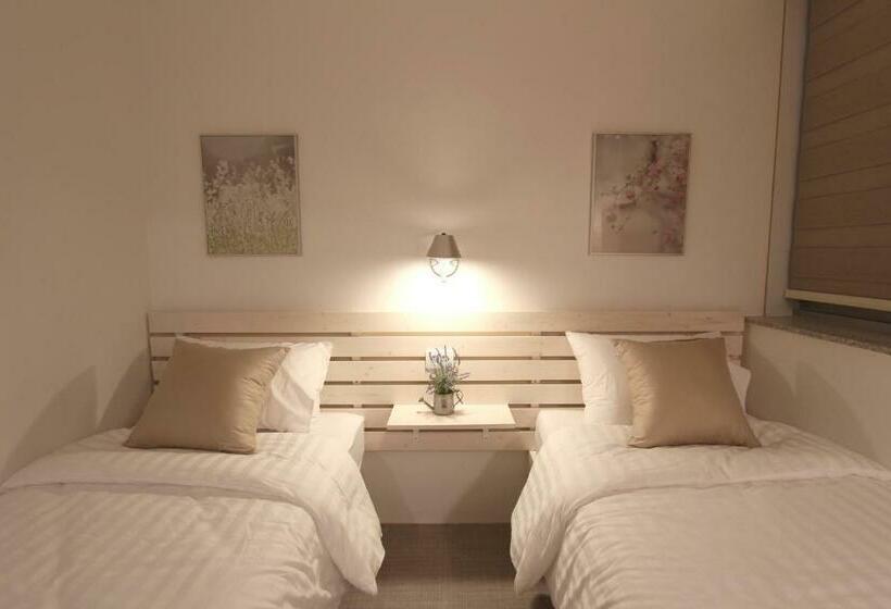 اتاق استاندارد, Hostel Haru