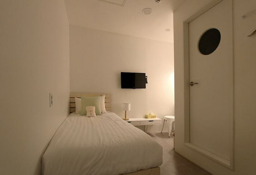 اتاق استاندارد یک نفره, Hostel Haru