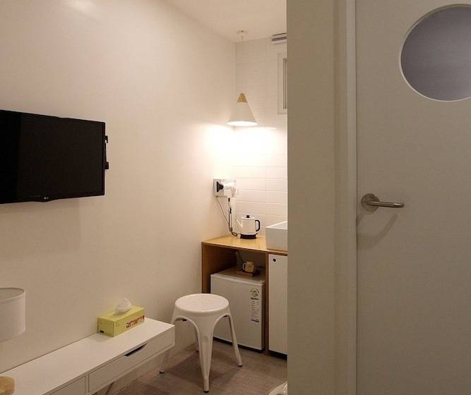 اتاق استاندارد یک نفره, Hostel Haru