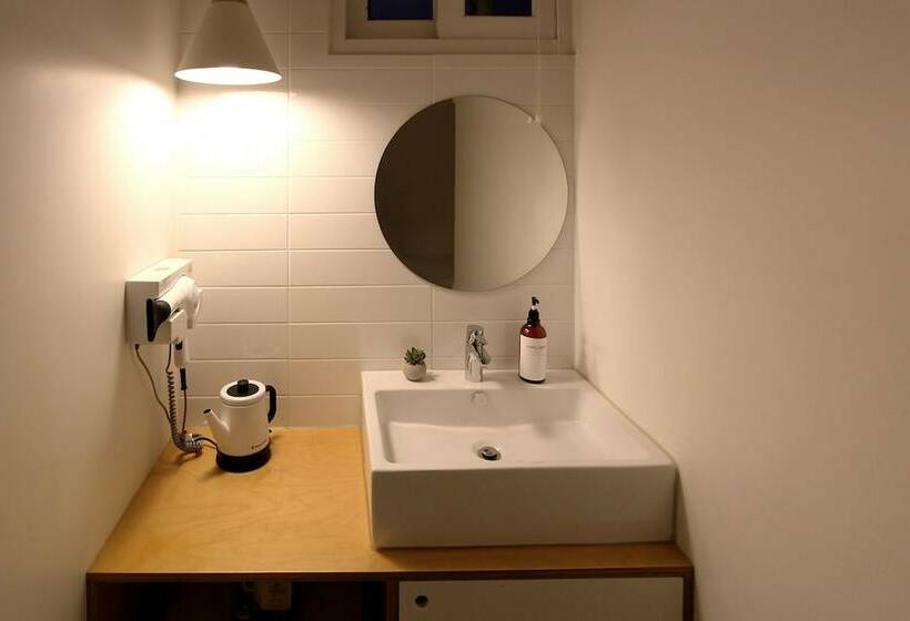 اتاق استاندارد یک نفره, Hostel Haru
