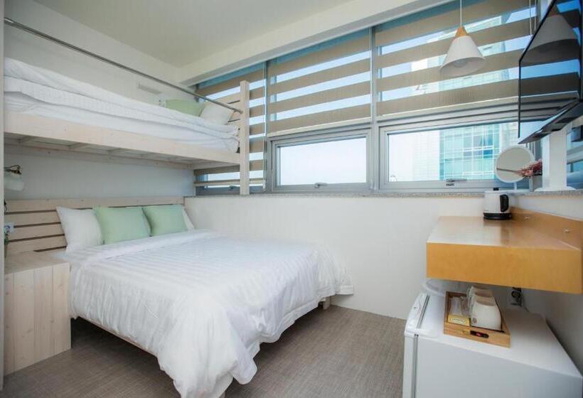 اتاق استاندارد سه نفره, Hostel Haru