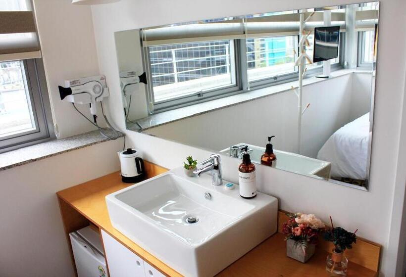 اتاق استاندارد سه نفره, Hostel Haru