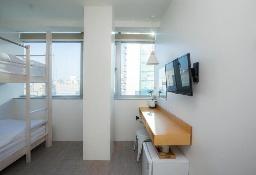 اتاق استاندارد با تخت‌های تاشو, Hostel Haru
