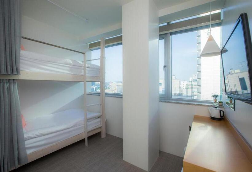 اتاق استاندارد با تخت‌های تاشو, Hostel Haru